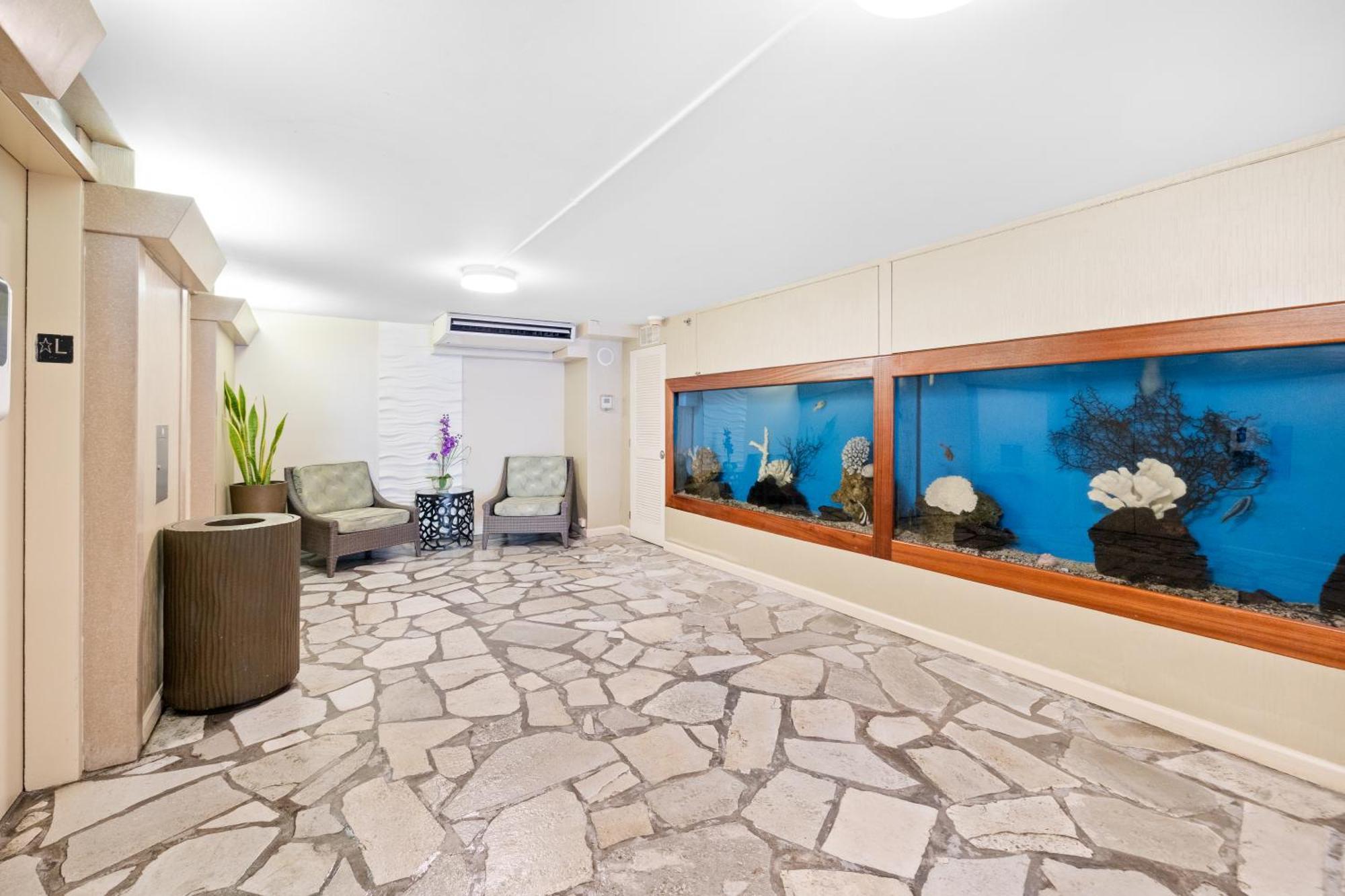 Steps To Waikiki Beach! Newly Renovated With 75" Tv Honolulu Eksteriør bilde